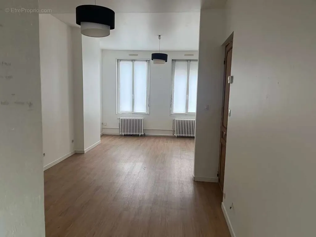 Pièces - Maison 3 Chambres avec Garage à Saint-Anne