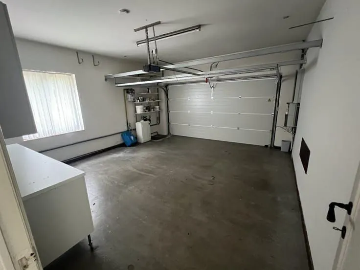 Garage - Villa Énergétique avec Jardin à Kalmthout