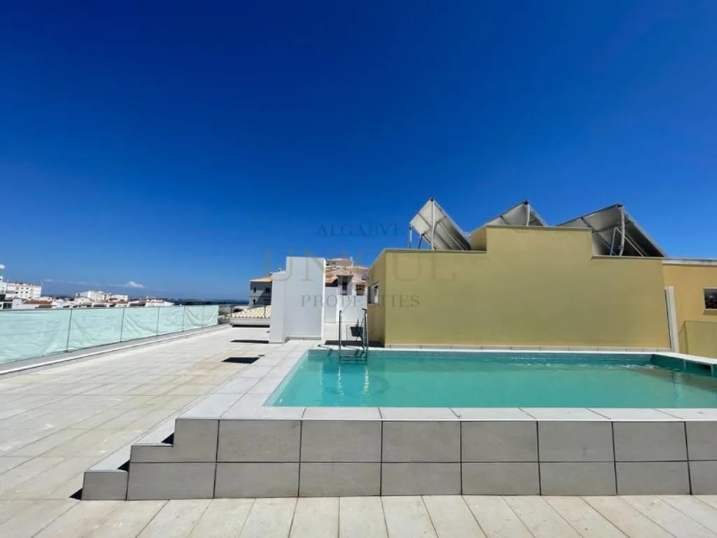 Bassein - Luxury Flat with Rooftop Pool in Lagos