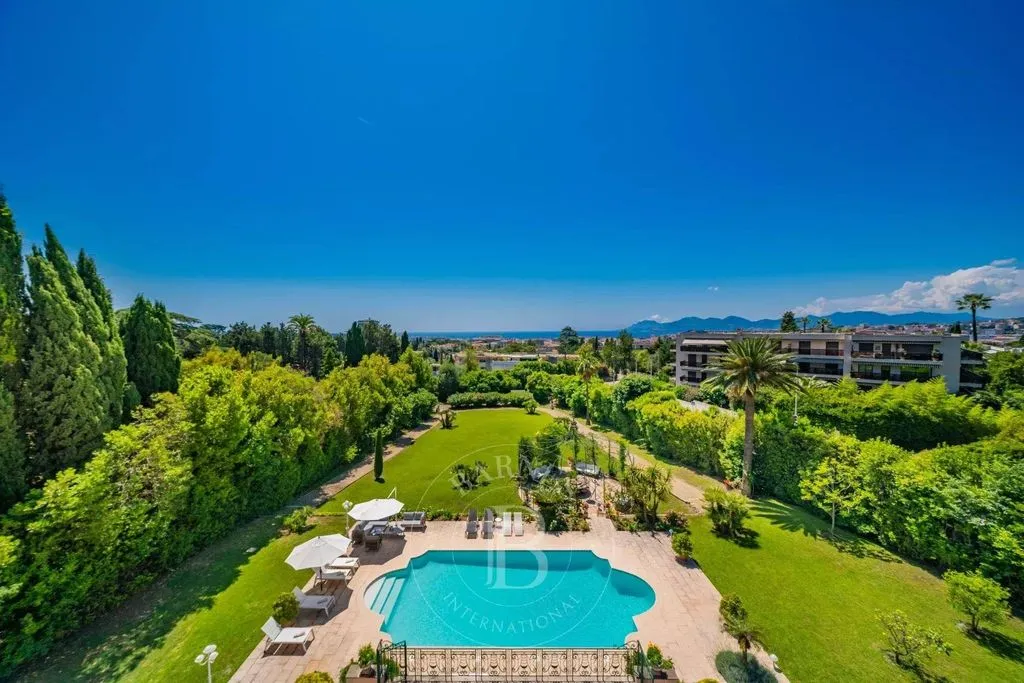 Vue aérienne - Villa Art Déco avec Vue Mer à Cannes