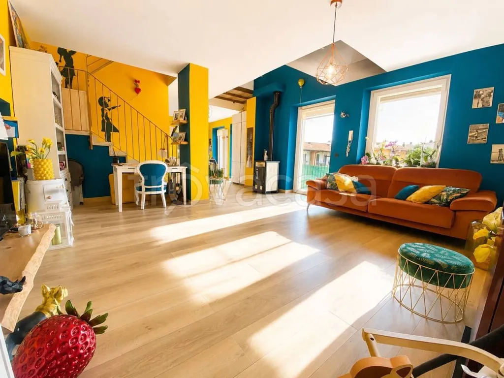 Séjour - Two-Level Apartment with Private Garden in Bruino
