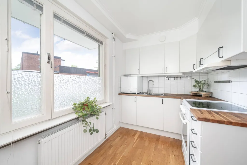 Köök - Apartment with Potential in Solhjulet