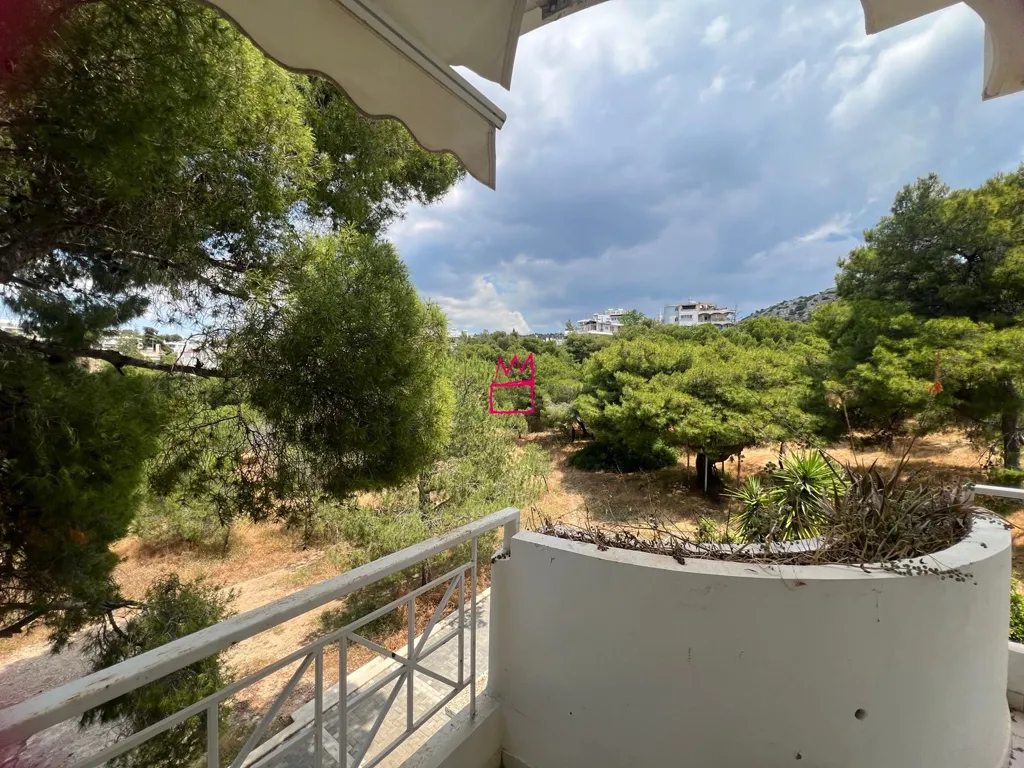 Balcon - Luxurious Apartment with Forest View in Vouliagmeni