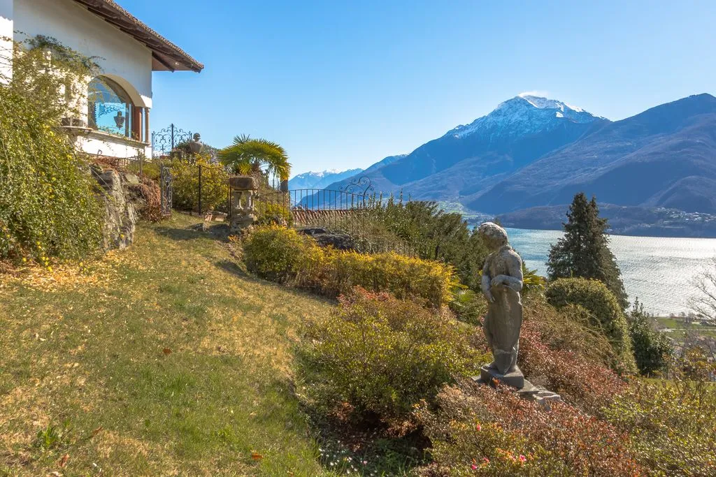 Jardin - Luxury Villa with Lake View in Dongo
