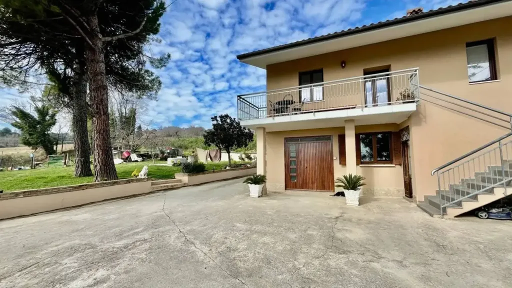 Välivaade - Divided Villa with Private Garden in Offagna