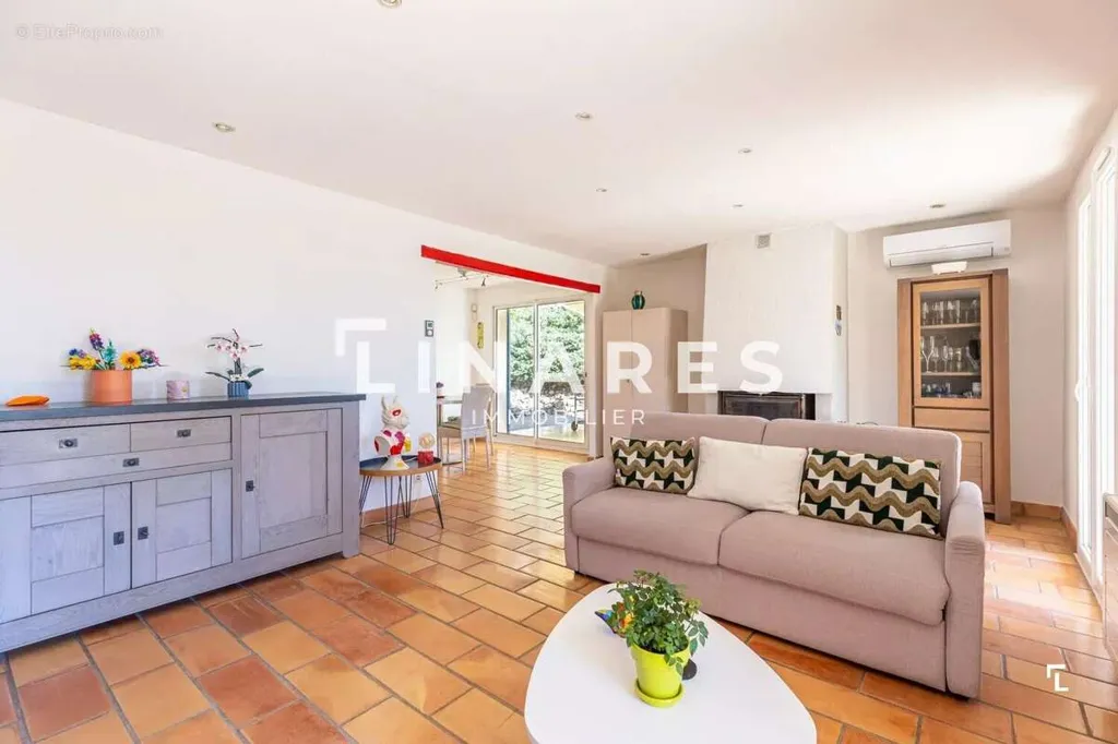 Séjour - Maison 5 pièces à Pertuis