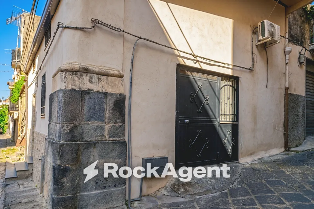 Välivaade - Independent Studio with Historic View in Catania