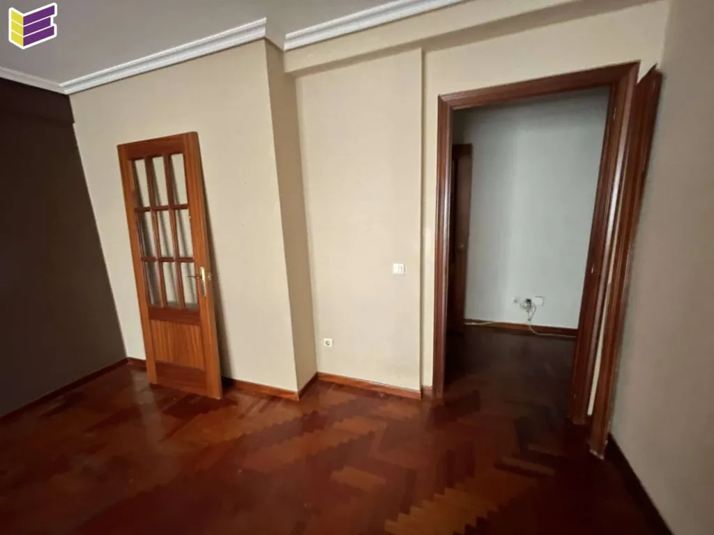 Pièces - Apartment with Large Windows in Vigo