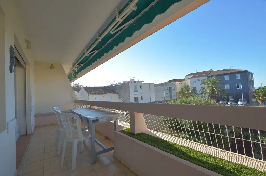 Balcony - T3 Apartment with Sea View in Le Grau-du-Roi
