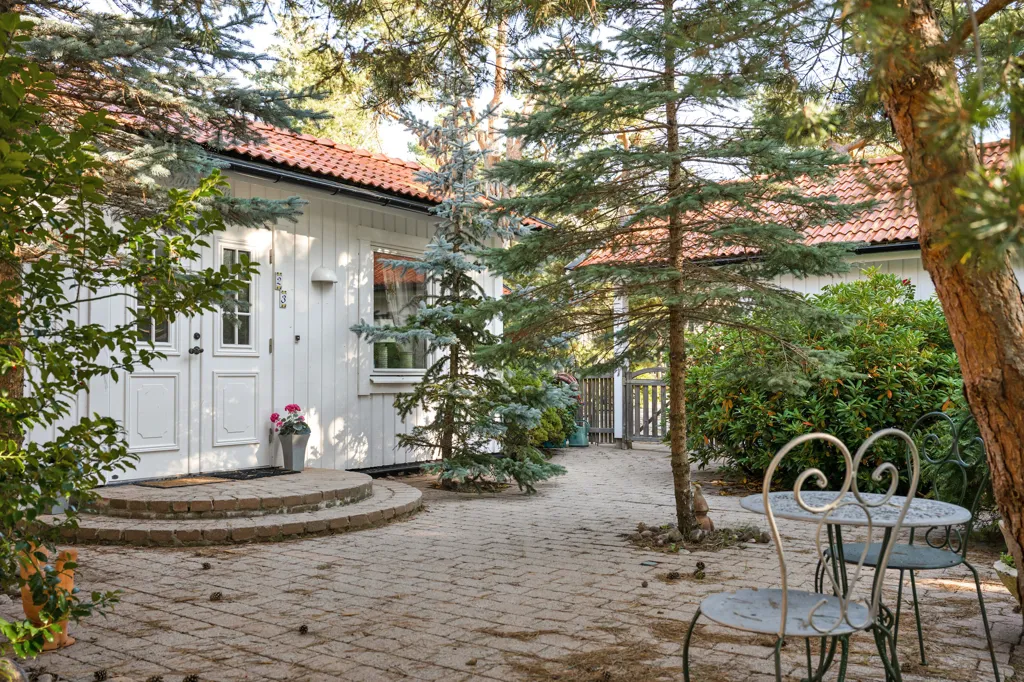 Terrass - Architectural Villa with Garden in Ljunghusen