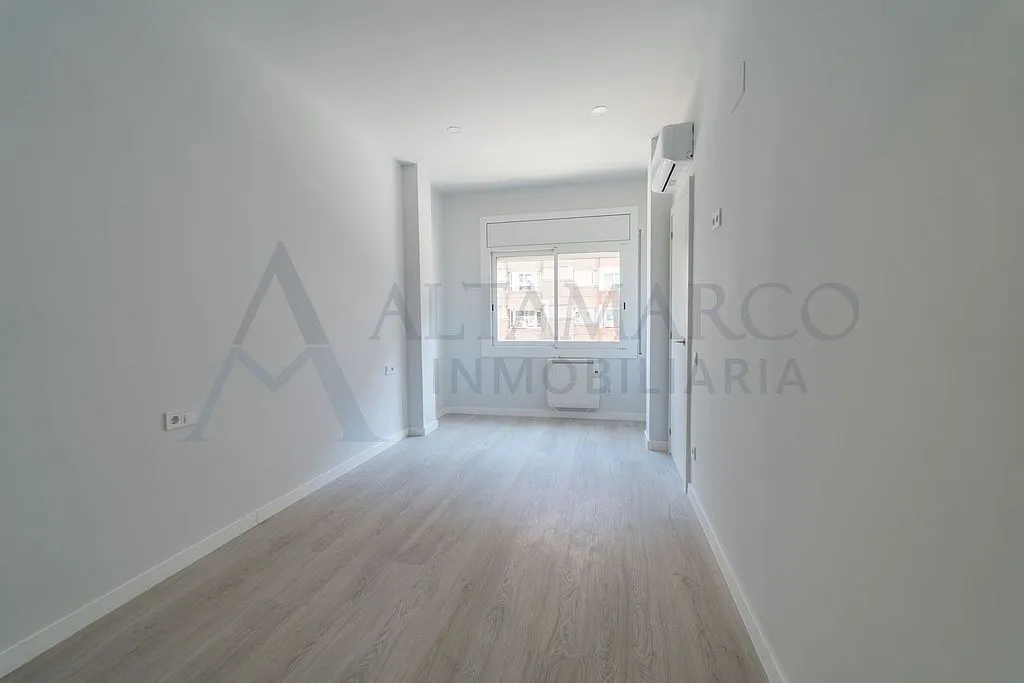 Hallway - Reform Apartment with Balcony in Barcelona