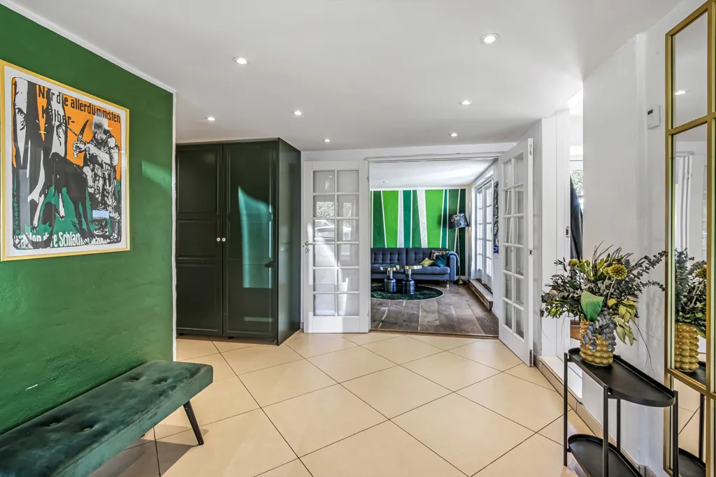hallway_entrance