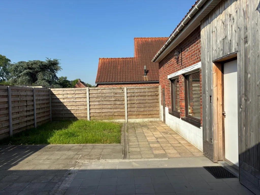 Aed - Spacious Open Plan House with Garden in Kortemark