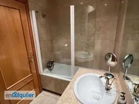 Salles de bain - Modern Flat with Balcony in Delicias, Madrid