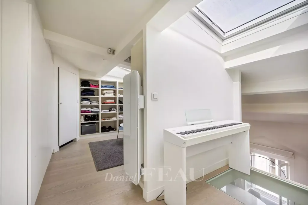 Esik - Split-Level Apartment with Lift in Paris 6th