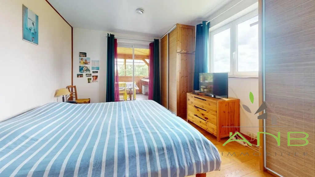 Maison Contemporaine avec Vue Panoramique à Montbron