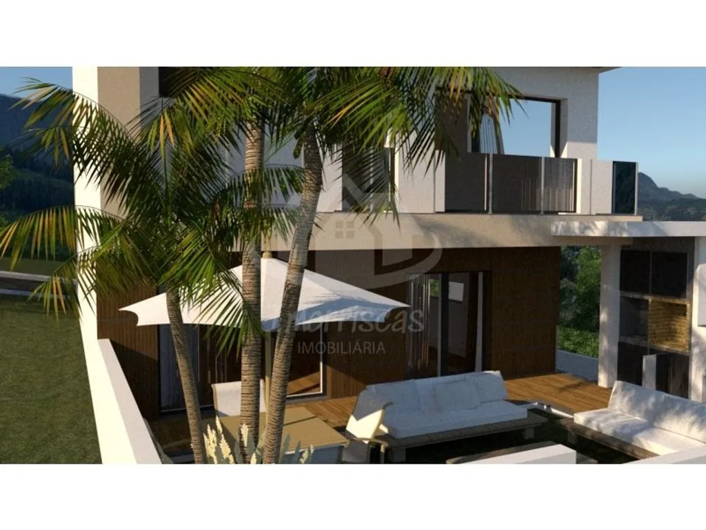 Luxury House with Rooftop in Loures