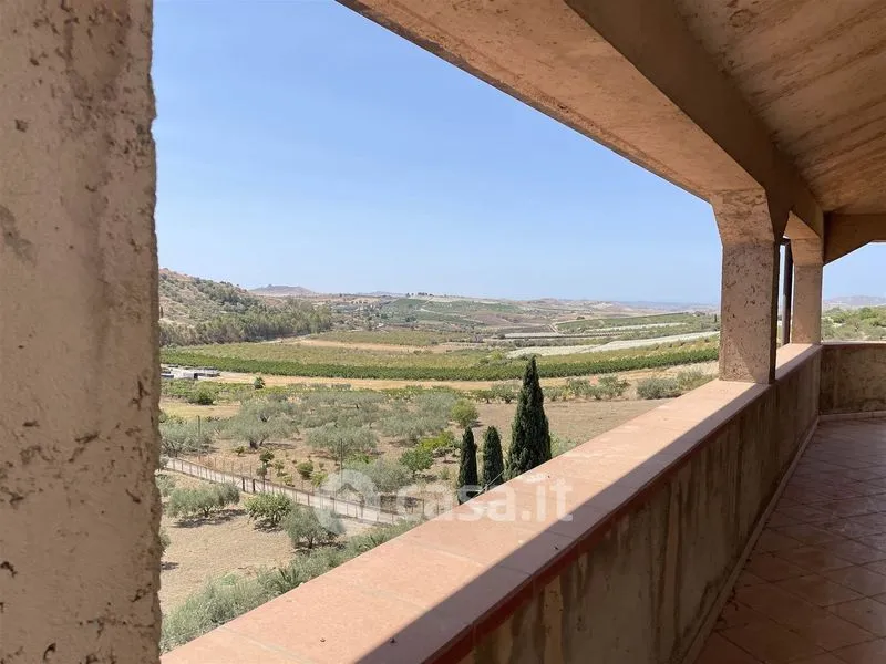 Terrasse - Villa with Multiple Apartments in Ravanusa