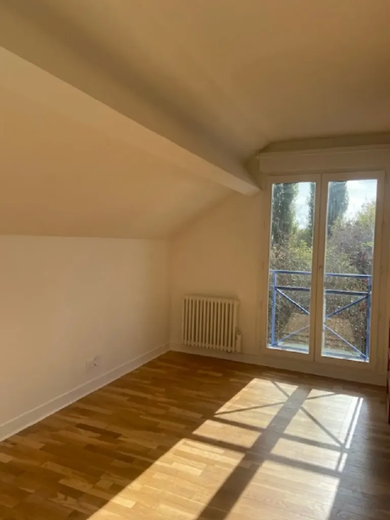 Toad - 2-Bedroom Apartment with Parking in Versailles