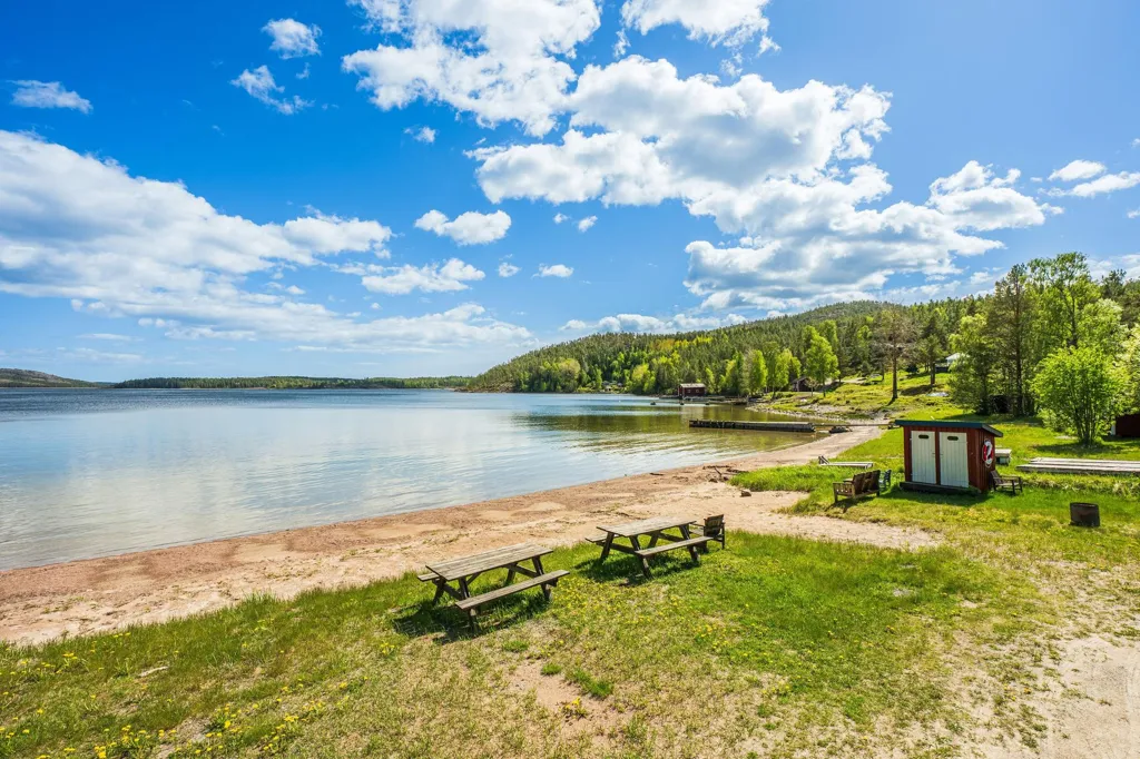Aed - Charming Seafront Home with Open Plan in Tranquil Setting