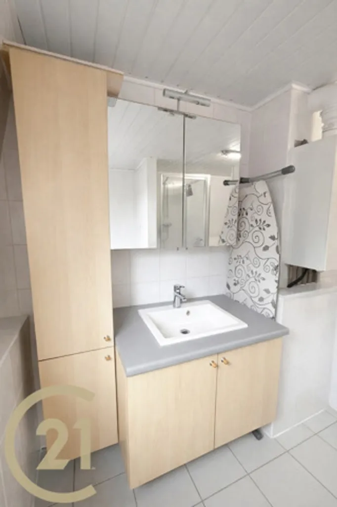 Vannitoad - Investment Property with Commercial Space in Tournai