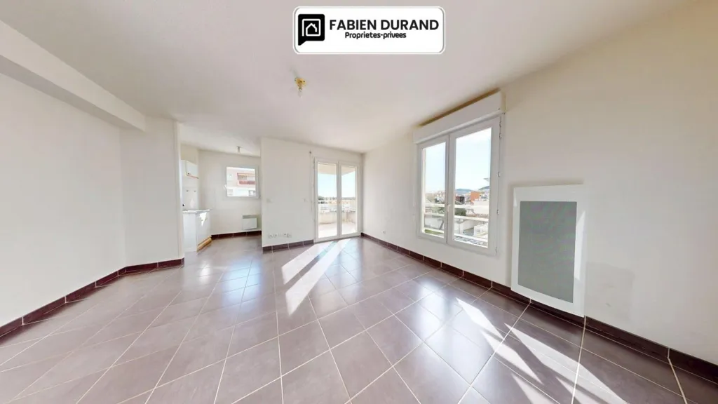 Elutuba - 2-Bedroom Flat with Terrace in Mandelieu Centre