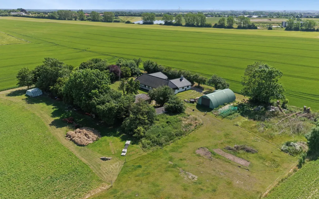 Vista aerea - Traditional Longhouse with Workshop in Countryside