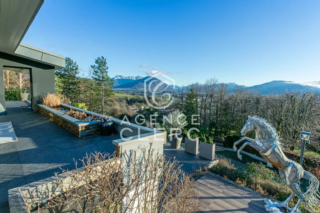Terrasse - Villa Contemporaine avec Vue Lac à Pringy