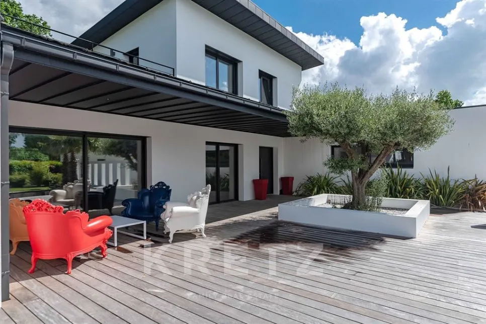 Terrass - Contemporary House with Pool near Golf Course