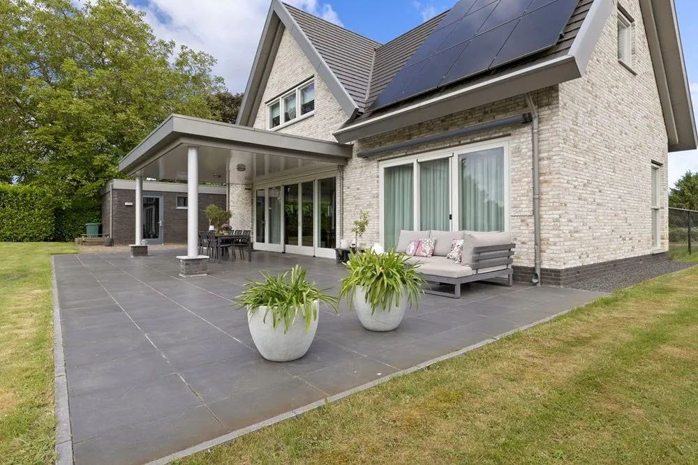 Terrass - Eco-Friendly Villa with Solar Panels in Venlo
