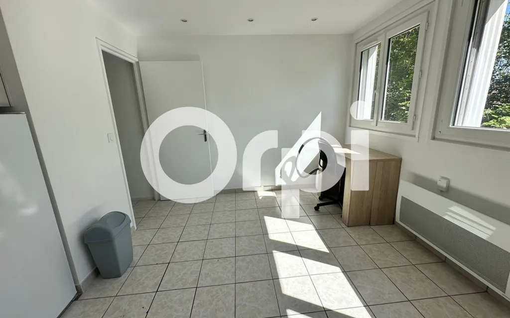 Toad - Studio with Balcony in Villemoisson-sur-Orge