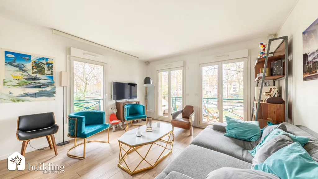 Soggiorno - Seine-Facing Apartment with Balcony in Paris