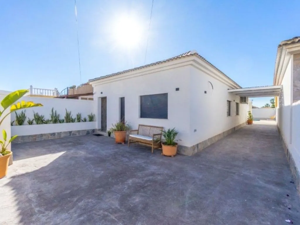 Giardino - Luxury Villa with Pool in El Chaparral, Torrevieja