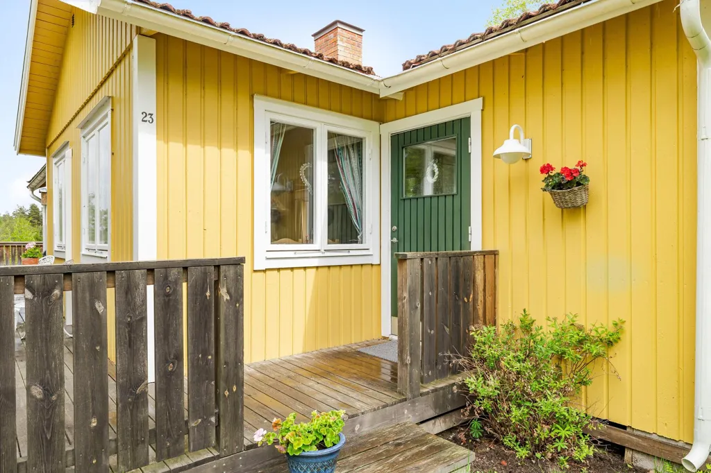 Välivaade - Charming Cottage with Lake View in Virserum