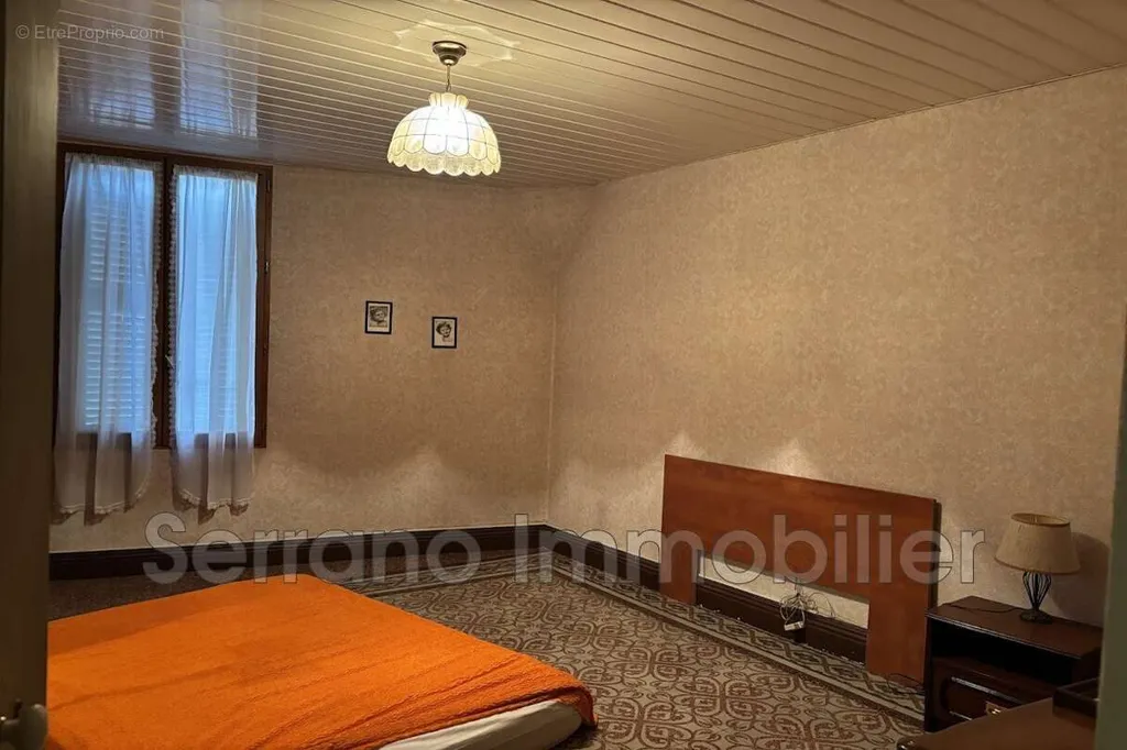 Bedrooms - House with Garden View in Beaucaire