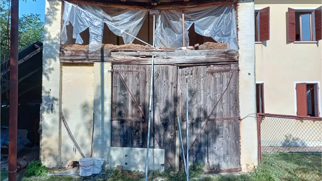 Exterior - Rustic Property with Barn in Montebelluna