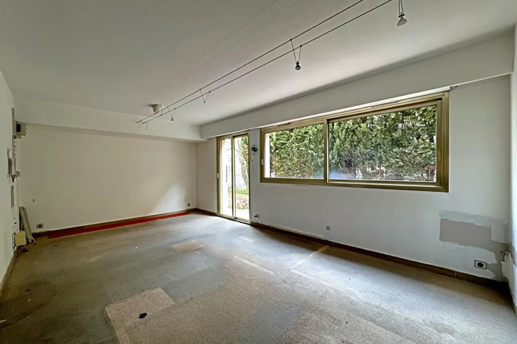 Rooms - 4-Piece Apartment with Office Potential in Saint-Raphaël