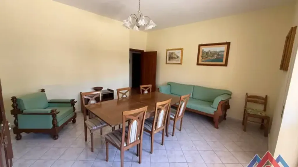 Salle à manger - Three-Bedroom Apartment with Balcony in Sora