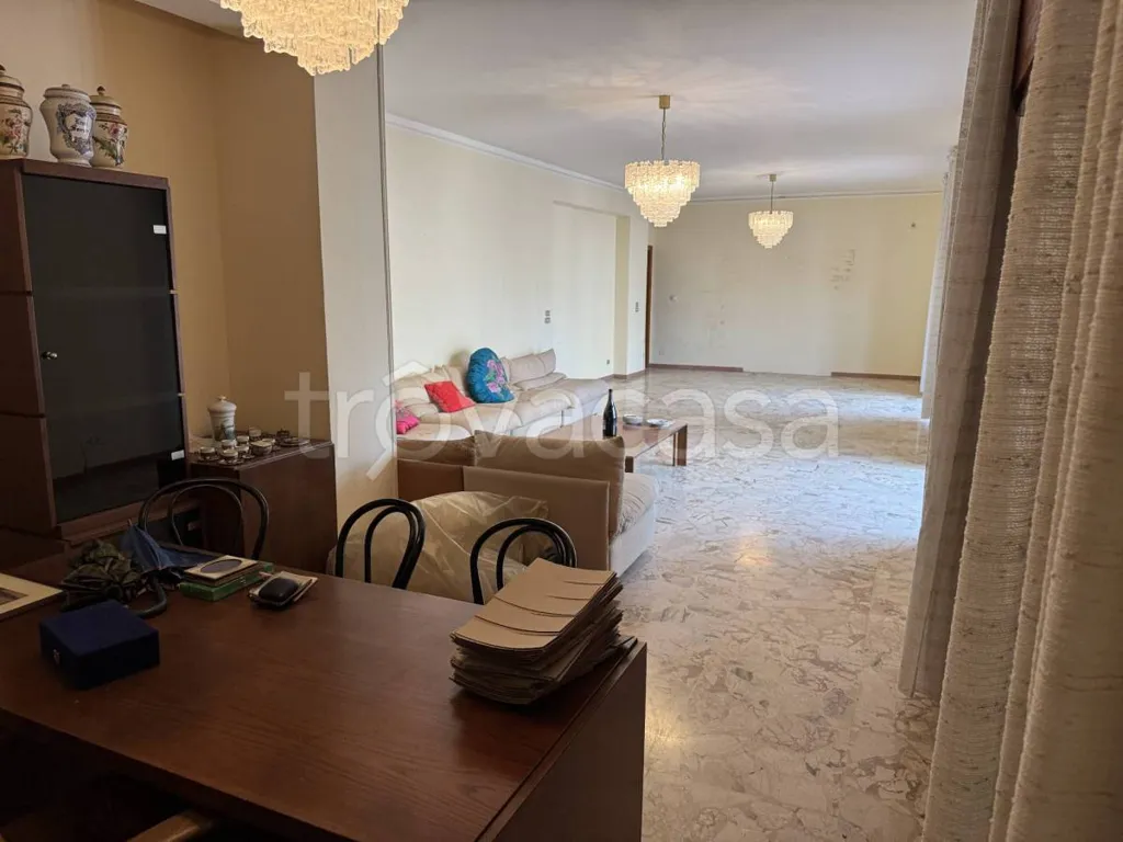 Séjour - 8-Room Apartment with Balcony in Via Cancellieri