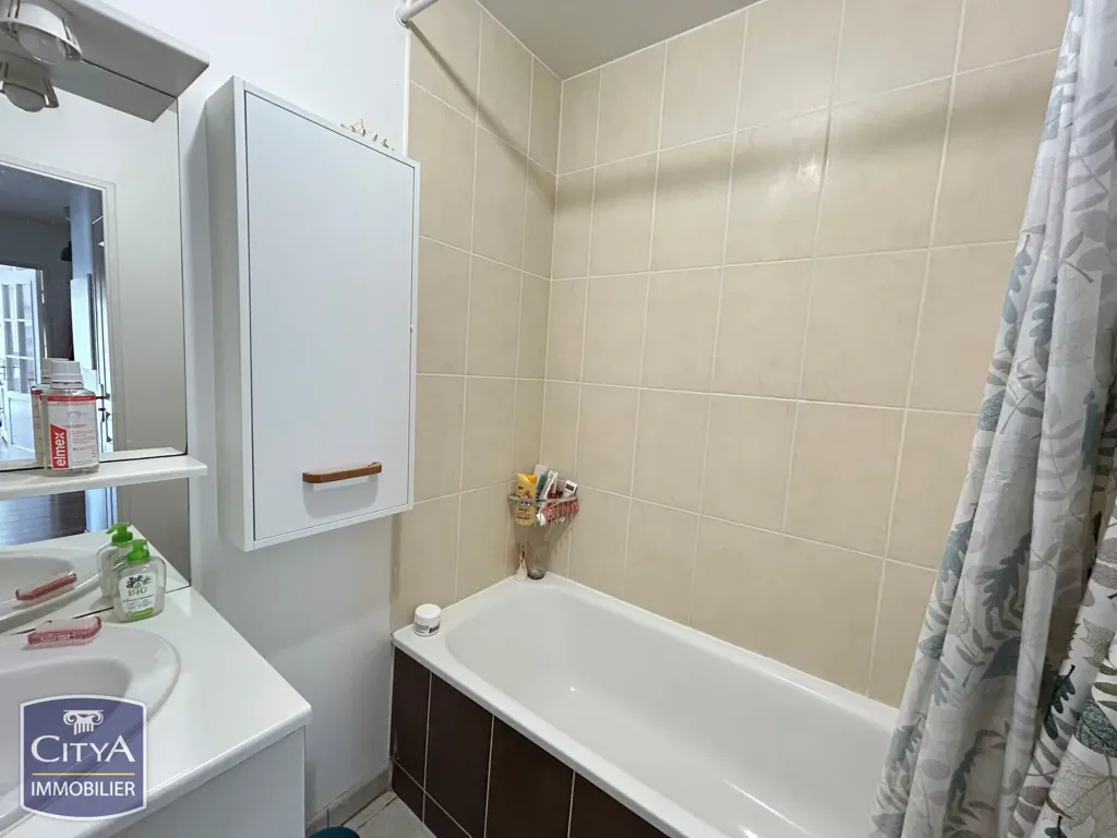 Salles de bain - Appartement 3 Pièces avec Jardin à Bourges