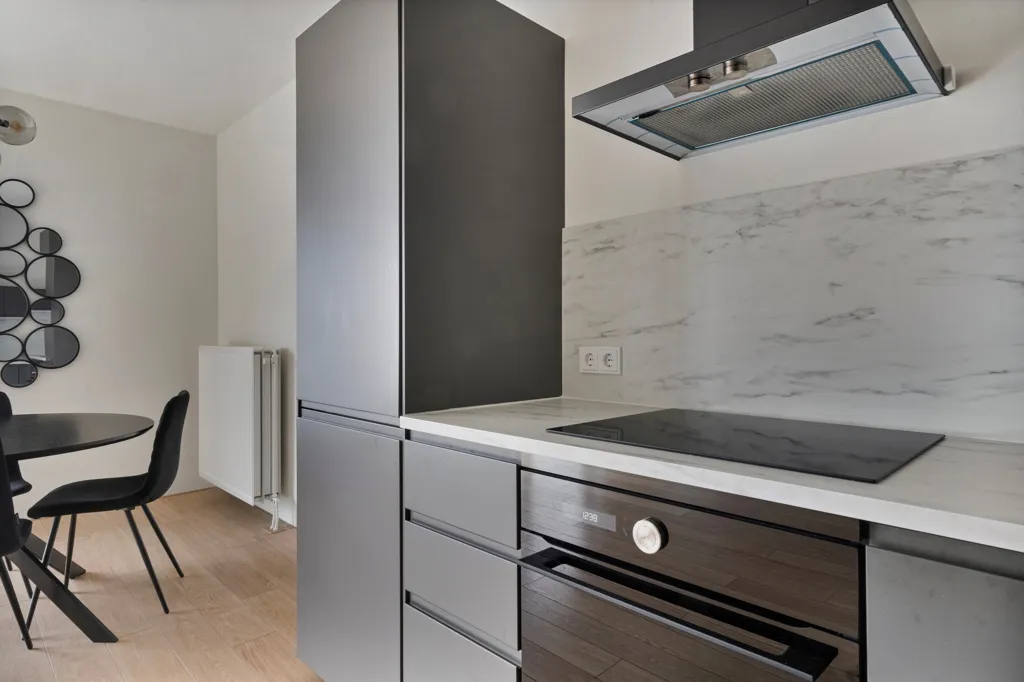 Cucina - Bright 2-Bedroom Apartment in City Centre