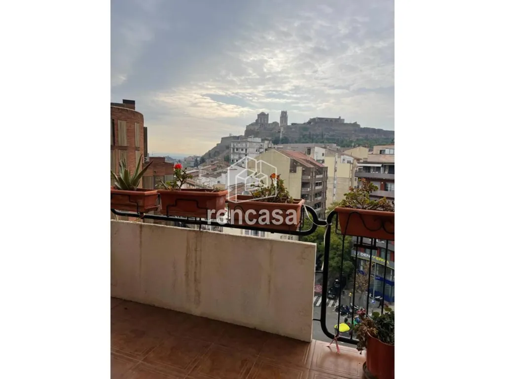 Rõdu - Spacious Flat with Balcony in Lleida Centre