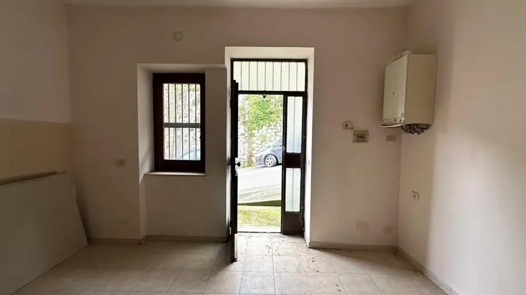 Toad - Three-Level Villa with Garden in Artena