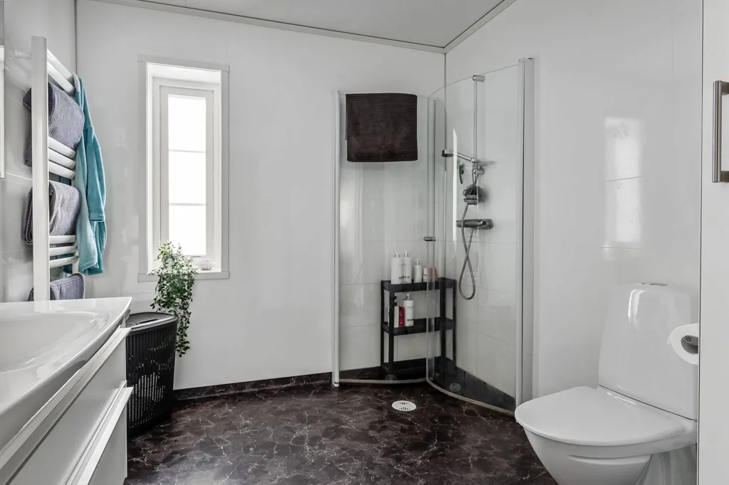 Vannitoad - Modern Villa with Large Garden in Vindeln