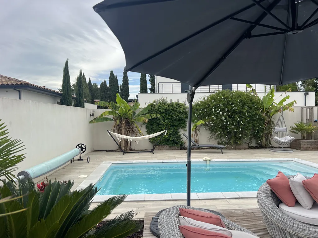 Bassein - Contemporary Villa with Pool in Bois de Serres