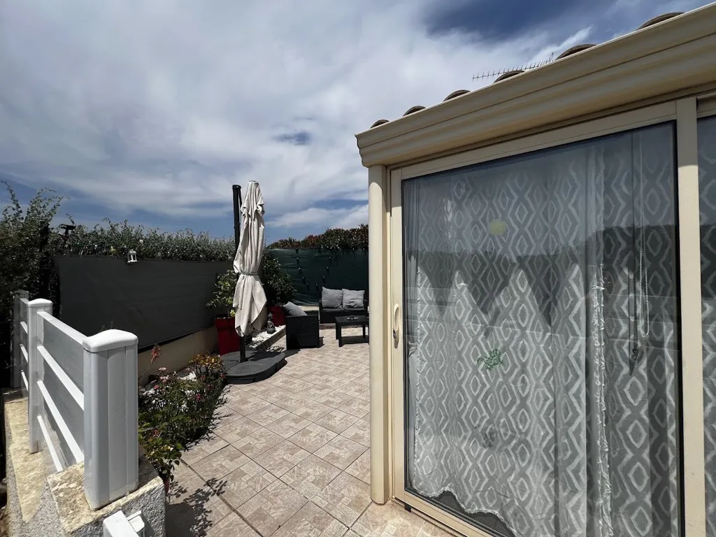 Terrasse - Pavillon avec Piscine et Tennis dans Résidence Sécurisée