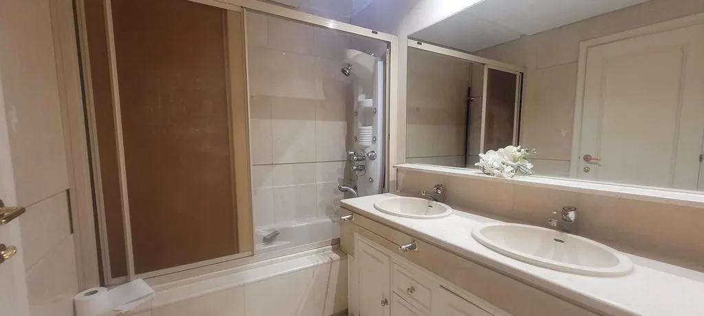 Salles de bain - Luxury Semidetached House with Pool in Majadahonda