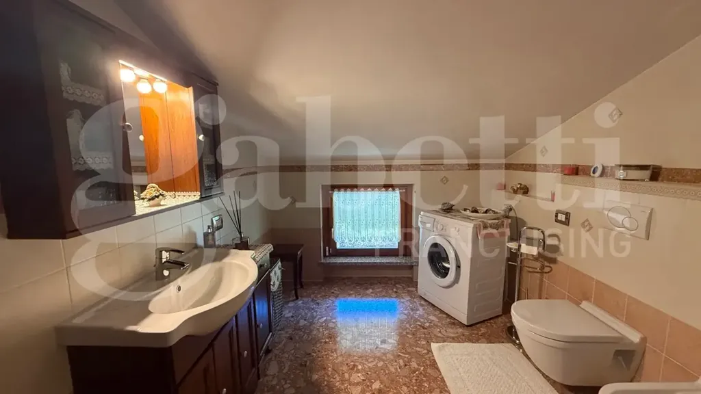 Bagni - Panoramic Villa with Garden in Asso (CO)