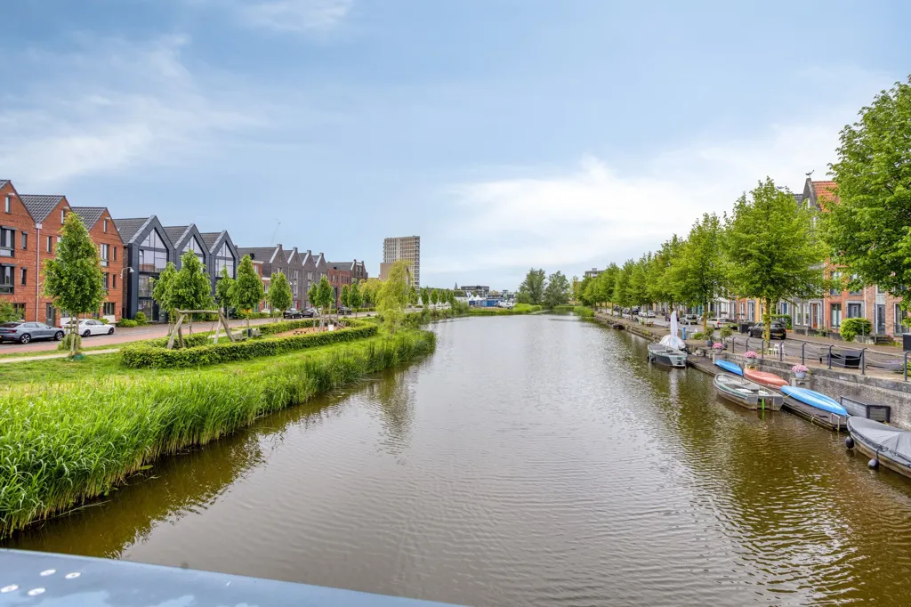 Modern Grachten House with Water View in Vathorst