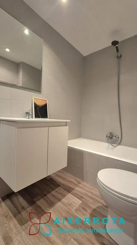 Bathrooms - Ground Floor Flat with Garden in Algorta, Getxo